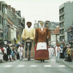 Kruishoutemse reuzen in de Canteclaerstoet