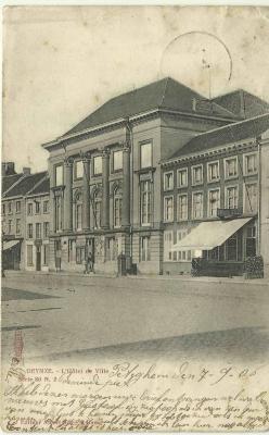 Het stadhuis van Deinze aan het begin van de 20ste eeuw