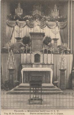 Het Maria-altaar in de Onze-Lieve-Vrouw-Geboortekerk van Nazareth