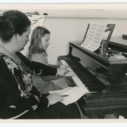 Cecile Huys geeft pianoles