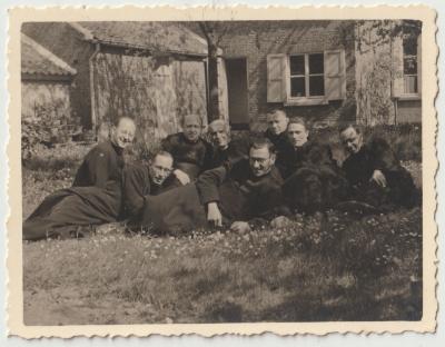 Poserende priesters van Sint-Henri