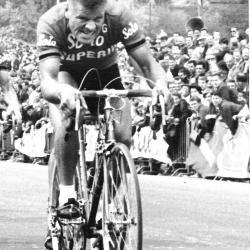 Tuur Decabooter bijt op de tanden in de Tour de France van 1964