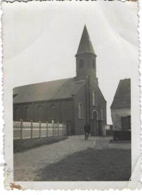 De Sint-Amanduskerk van Zeveren rond de jaren 1950