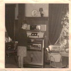Aan de jukebox in Café Rally