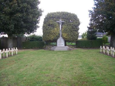 Gedenkkruis op Franse militaire begraafplaats te Machelen