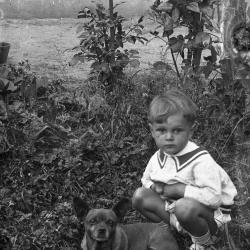 Juliaan Lampens met hondje Lieske