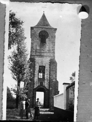De oude kerktoren van Eke