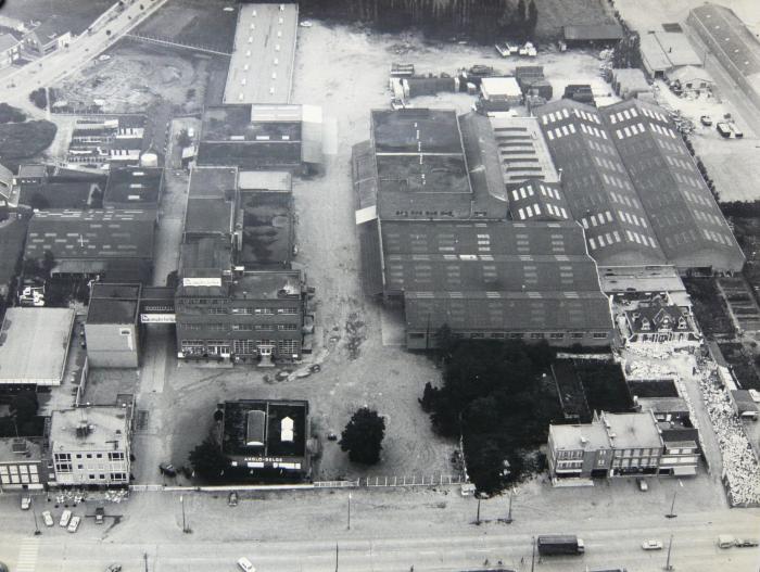 Luchtfoto van de bedrijfsgebouwen van Anglo-Belge.