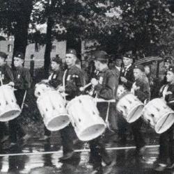 De trommelaars van Sint-Cecilia op de verbroederingsfeesten in Eicken-Bruche