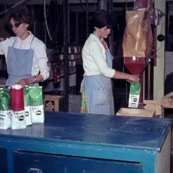 Verpakkingsafdeling fabriek LIMA jaren '60