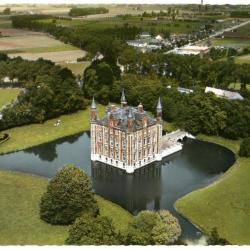 Luchtfoto van het kasteel van Olsene