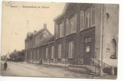 Gemeentehuis en school vlak voor de Eerste Wereldoorlog (1913)