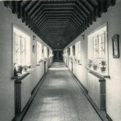 Een gang in het Deins Sint-Vincentiusziekenhuis