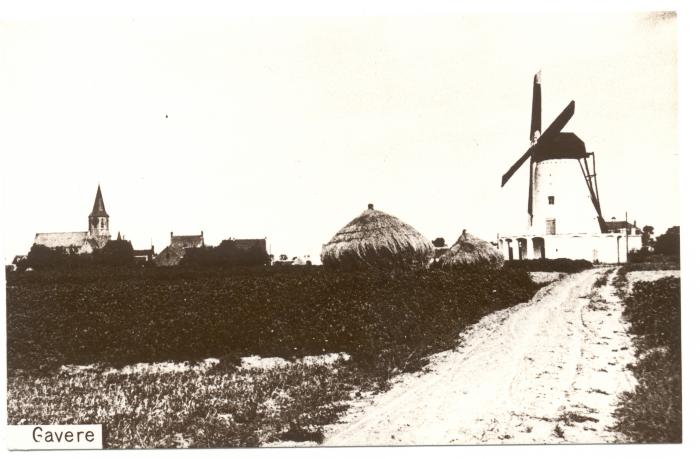 Uitzicht op kerk en molen van Semmerzake