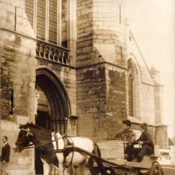 Herman van Nazareth arriveert per pony en ezel in Deinze